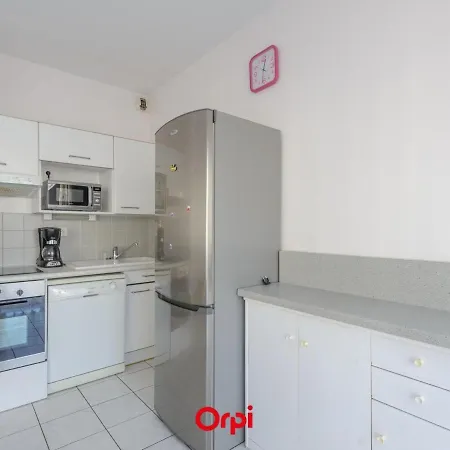 T2 A 50m De La Avec Piscine, Tennis Et Balcon - - Fr-1-535-4 *