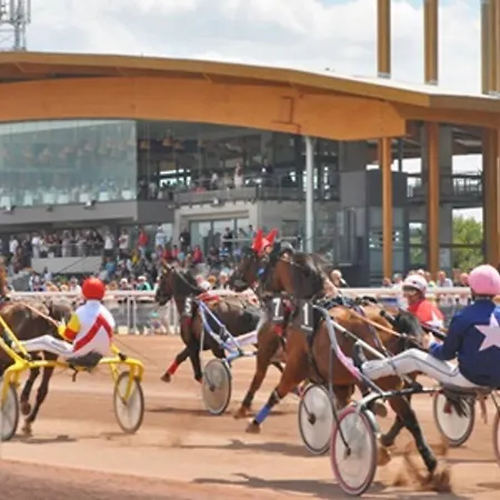 T2 A 50m De La Avec Piscine, Tennis Et Balcon - - Fr-1-535-4 *